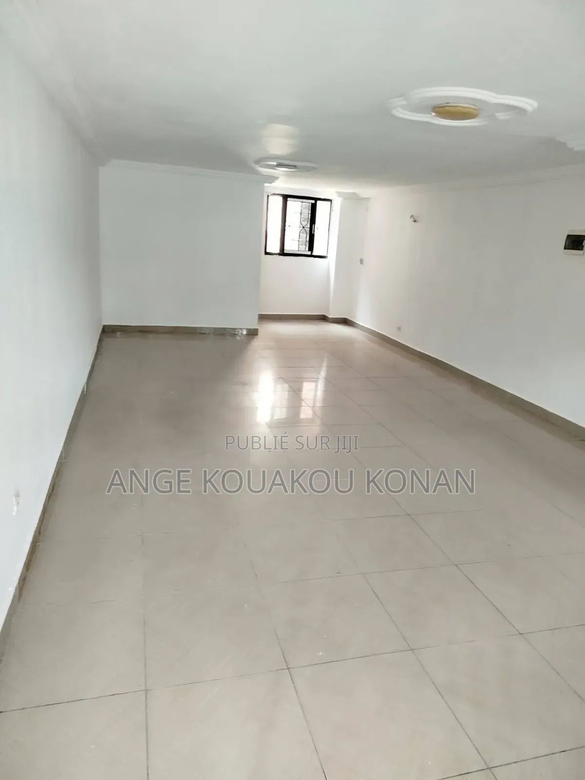 5chbre Duplex dans Ange Immobilier, Cocody à Louer