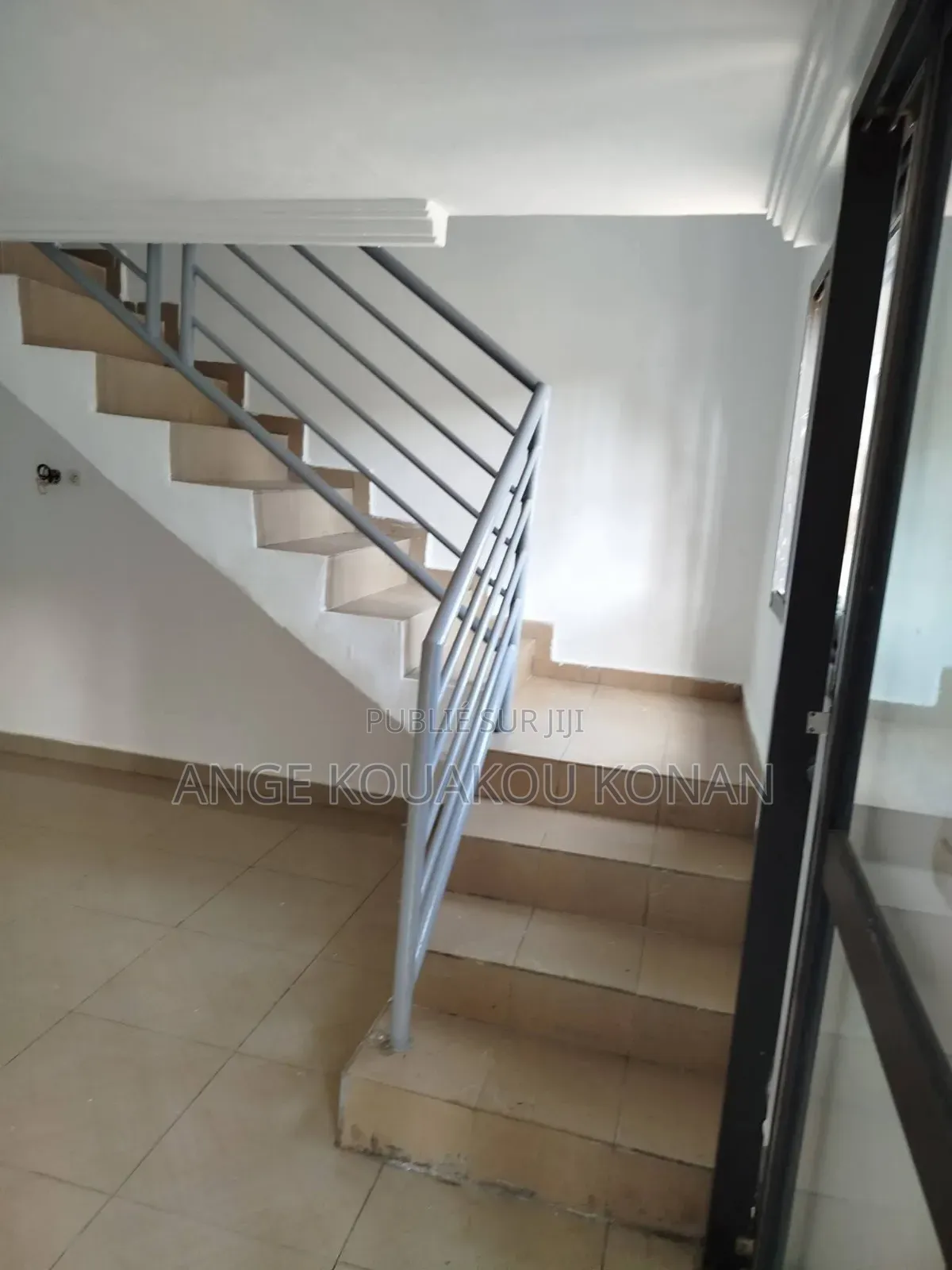 5chbre Duplex dans Ange Immobilier, Cocody à Louer