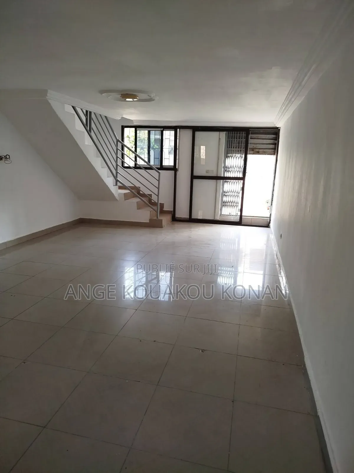 5chbre Duplex dans Ange Immobilier, Cocody à Louer