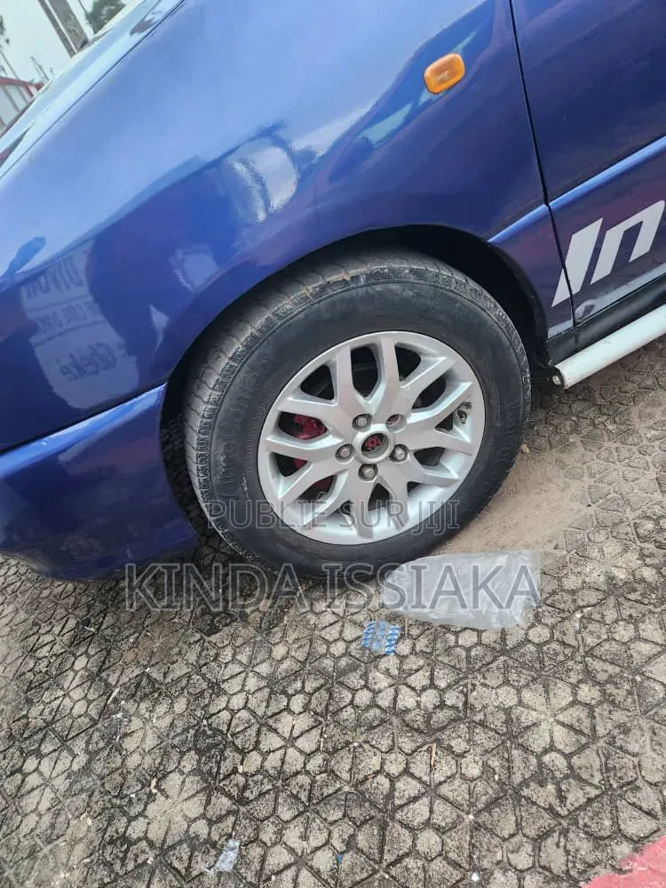 BMW 318i 2002 Gris