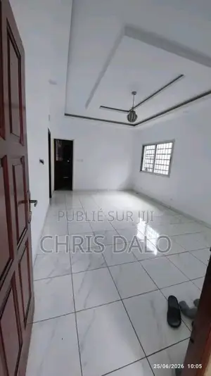 3chbre Appartement dans Christ Immobilier, Cocody à Louer