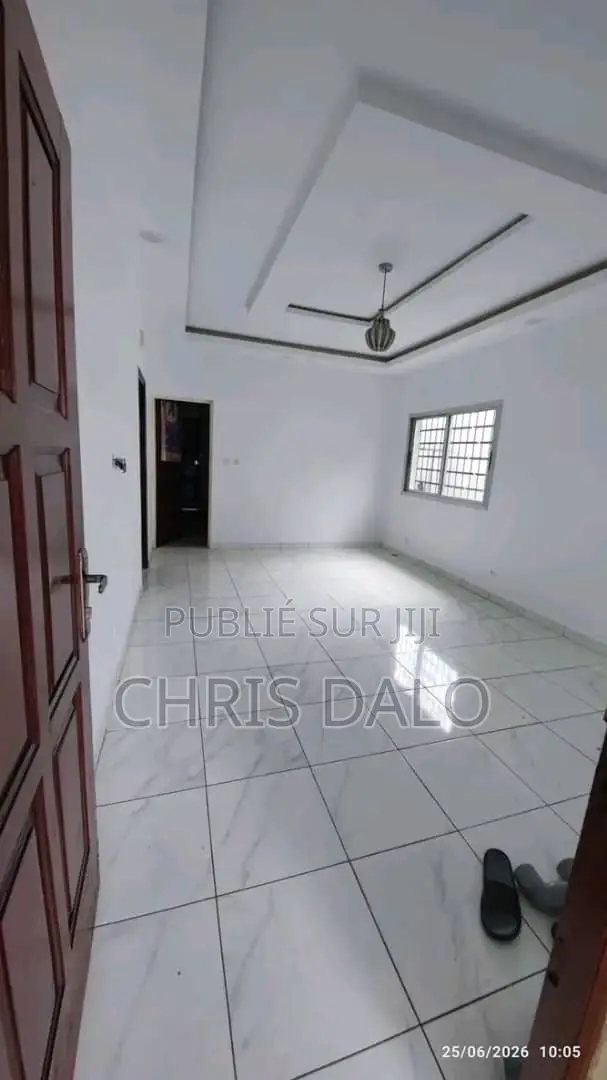 3chbre Appartement dans Christ Immobilier, Cocody à Louer