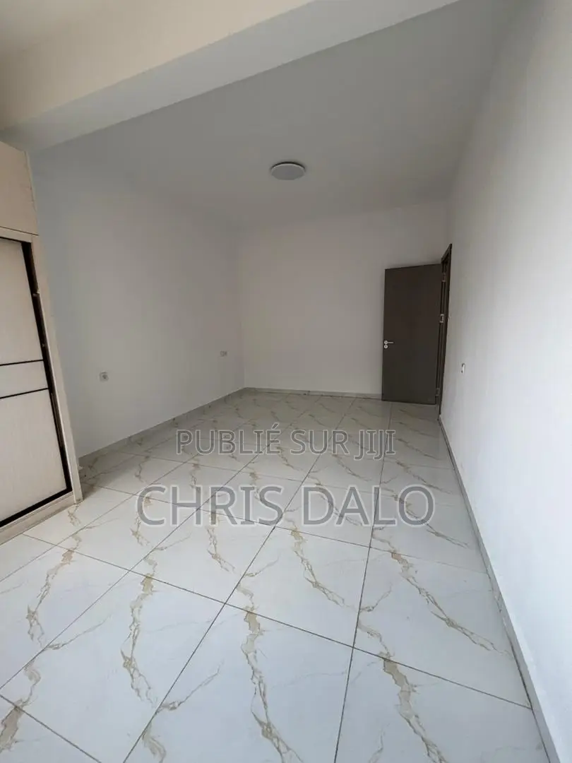 3chbre Appartement dans Christ Immobilier, Cocody à Louer