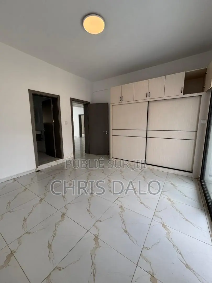 3chbre Appartement dans Christ Immobilier, Cocody à Louer