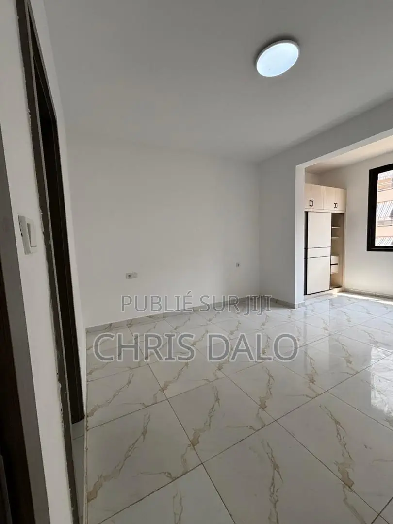 3chbre Appartement dans Christ Immobilier, Cocody à Louer