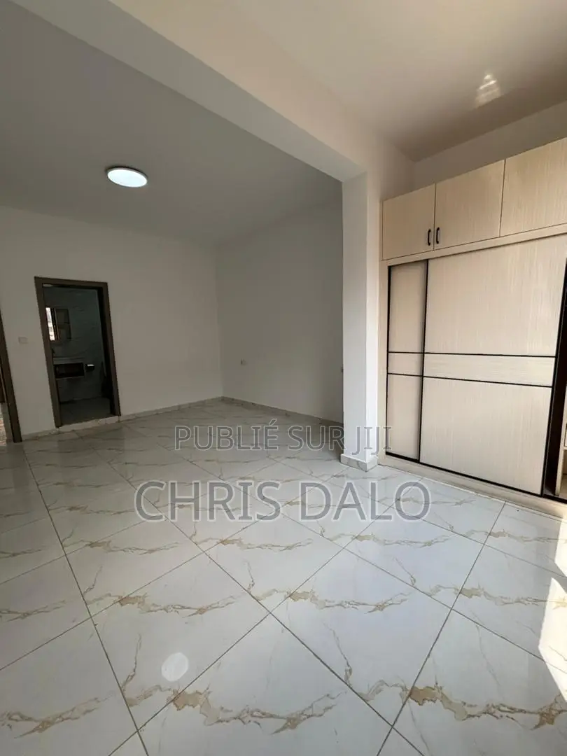 3chbre Appartement dans Christ Immobilier, Cocody à Louer