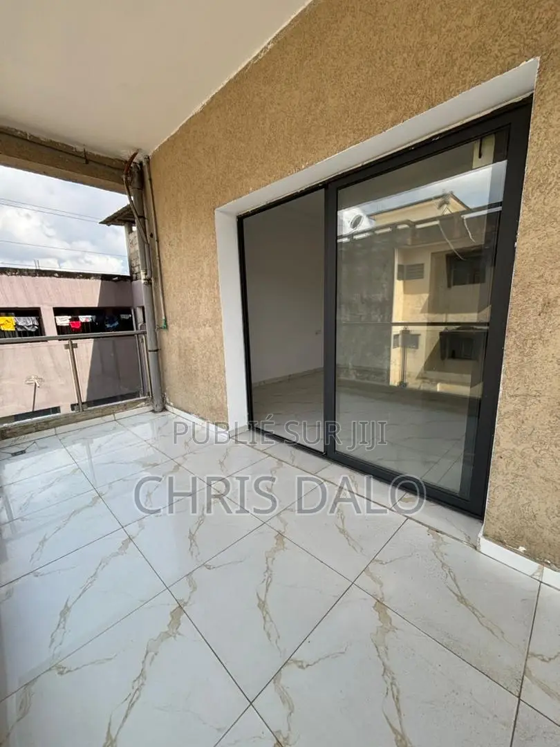 3chbre Appartement dans Christ Immobilier, Cocody à Louer