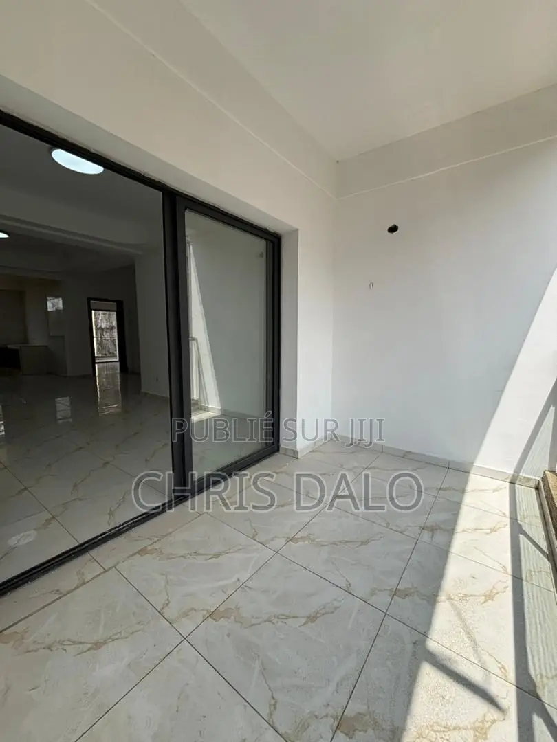 3chbre Appartement dans Christ Immobilier, Cocody à Louer