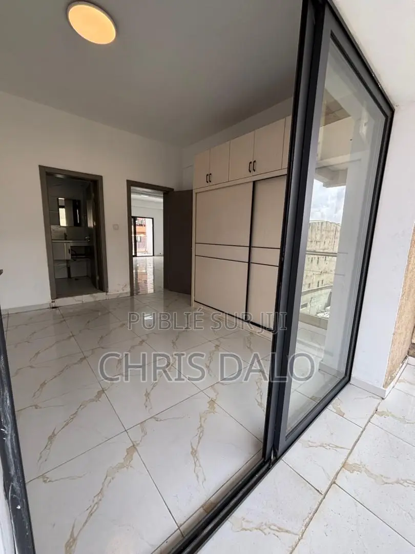 3chbre Appartement dans Christ Immobilier, Cocody à Louer