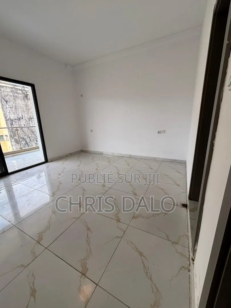 3chbre Appartement dans Christ Immobilier, Cocody à Louer
