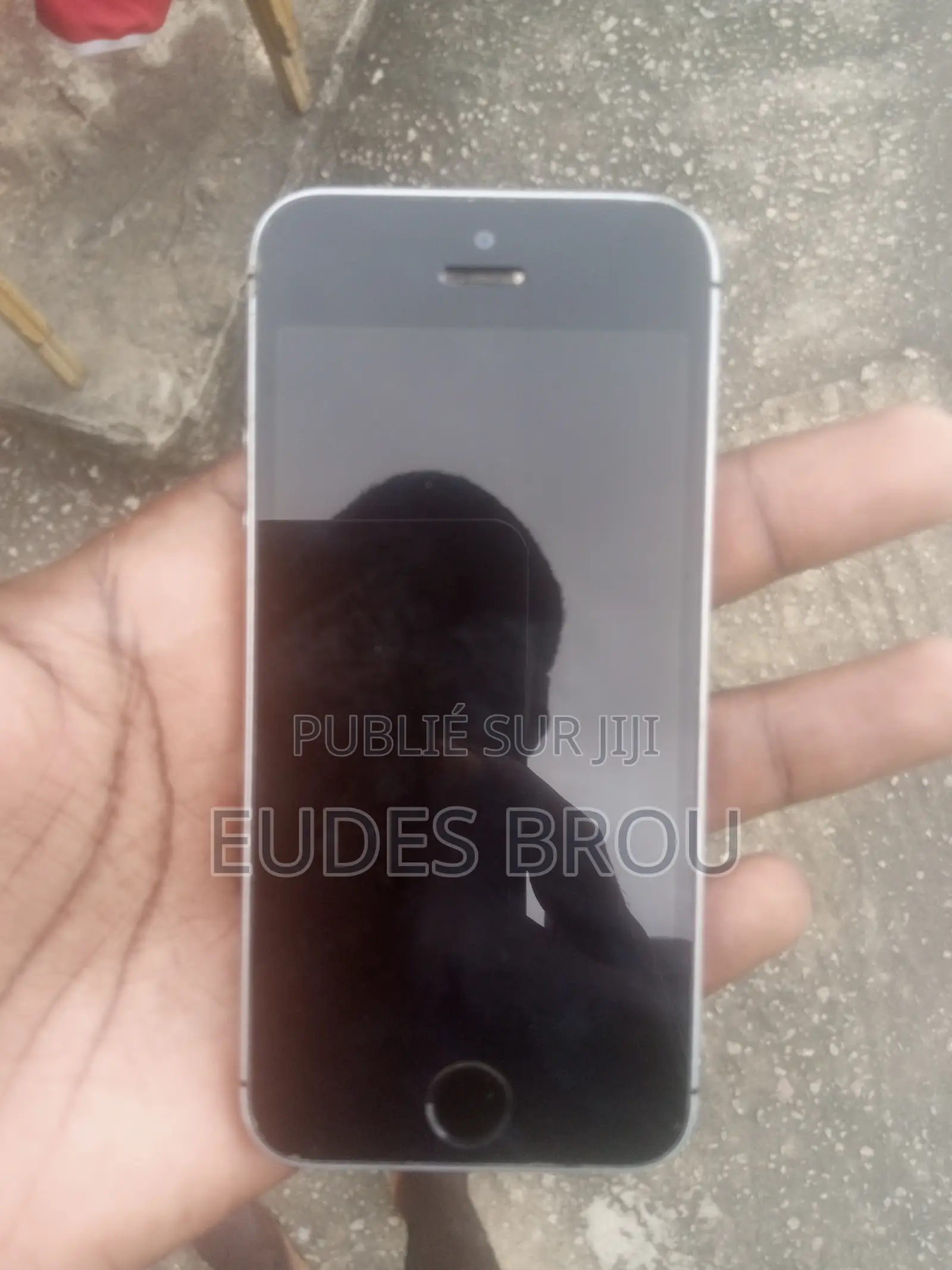 Apple iPhone SE (2022) 64 GB Noir