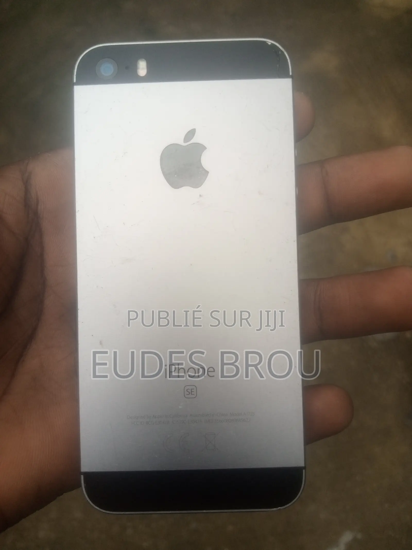 Apple iPhone SE (2022) 64 GB Noir
