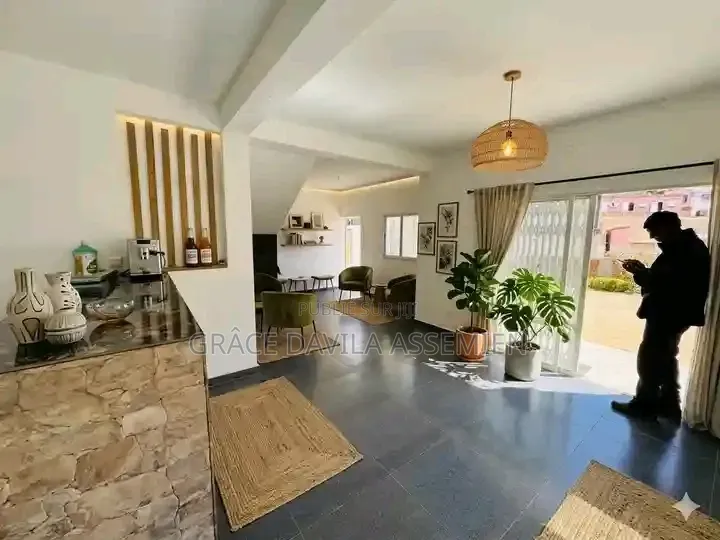 Meublé 6chbre Appartement dans Davila Service, Yopougon à Vendre