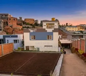 Meublé 6chbre Appartement dans Davila Service, Yopougon à Vendre