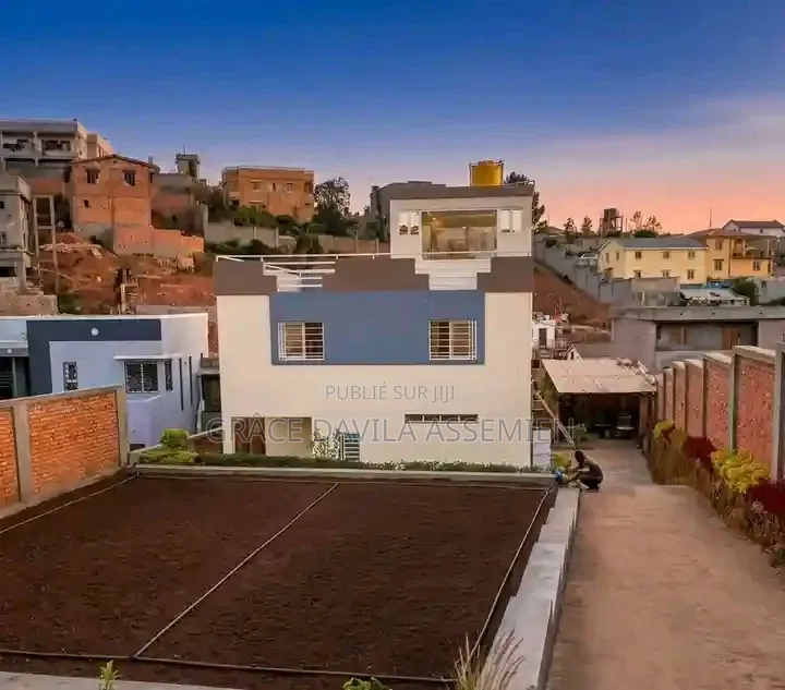 Meublé 6chbre Appartement dans Davila Service, Yopougon à Vendre
