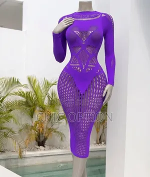 Robe Midi Évidée Géométrique – l'Élégance Audacieuse