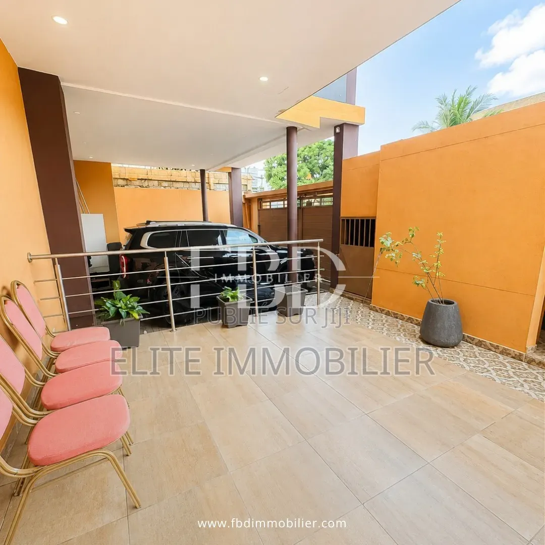 5chbre Appartement dans Fbd Immobilier, Cocody à Vendre