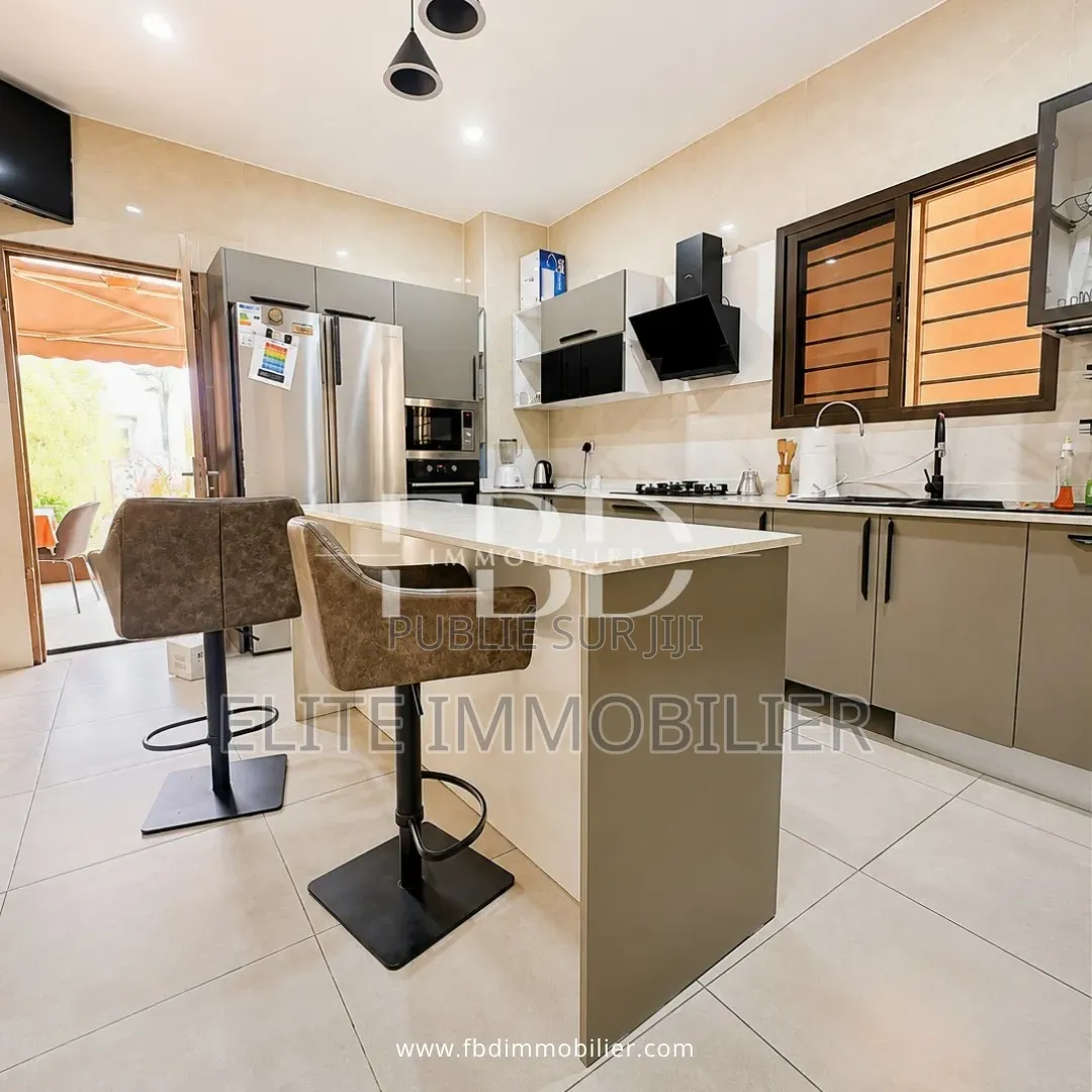 5chbre Appartement dans Fbd Immobilier, Cocody à Vendre