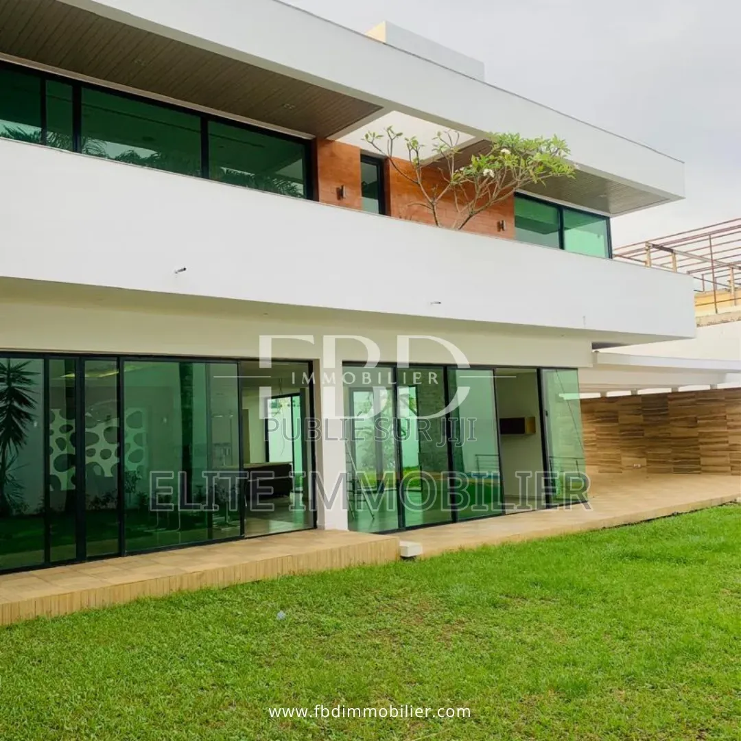 12chbre Appartement dans Cocody Faya à Vendre