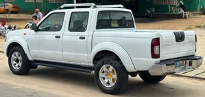 Nissan Hardbody 2019 Blanc