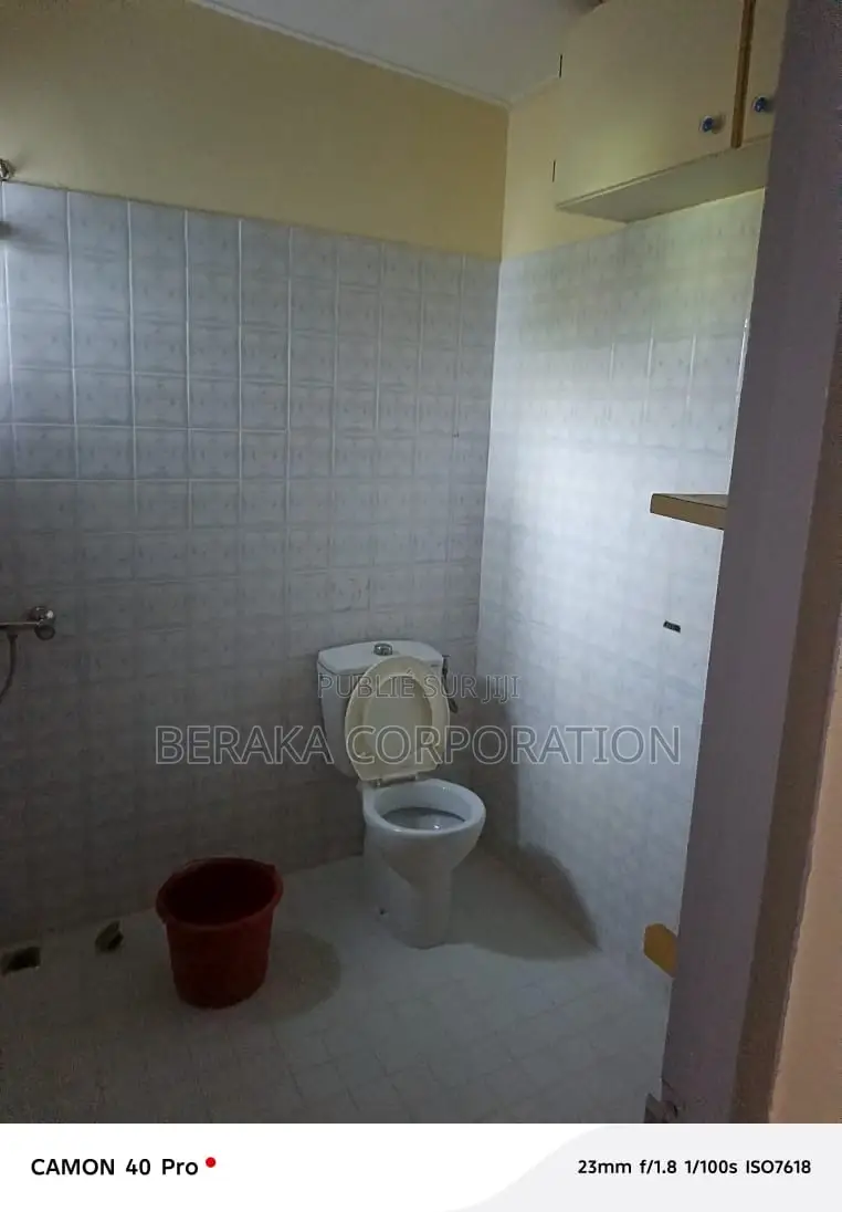 6chbre Maison dans Beraka Corporation, Cocody à Vendre