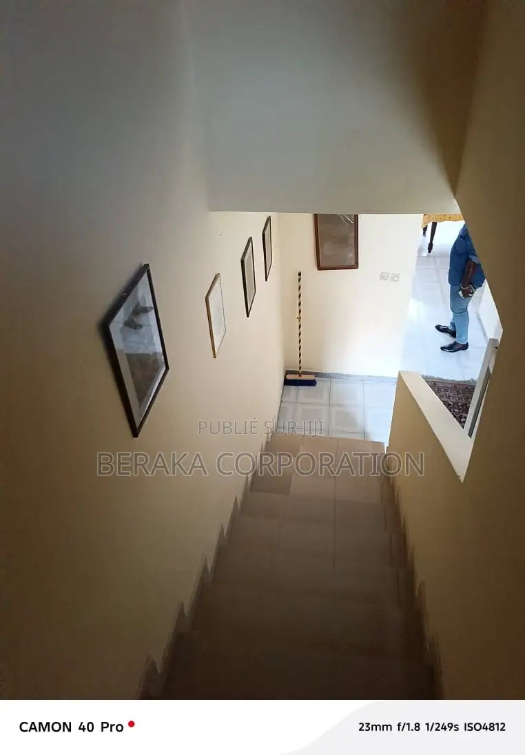 6chbre Maison dans Beraka Corporation, Cocody à Vendre