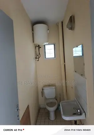 6chbre Maison dans Beraka Corporation, Cocody à Vendre