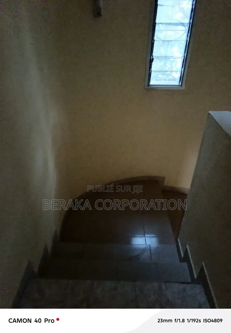 6chbre Maison dans Beraka Corporation, Cocody à Vendre