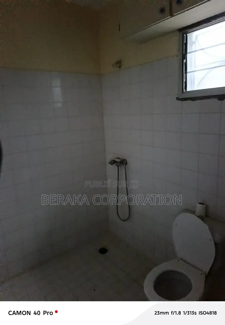 6chbre Maison dans Beraka Corporation, Cocody à Vendre