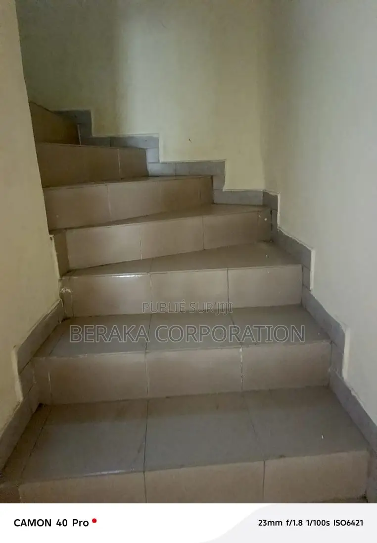 6chbre Maison dans Beraka Corporation, Cocody à Vendre