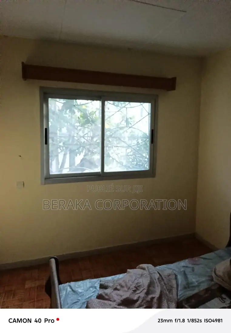 6chbre Maison dans Beraka Corporation, Cocody à Vendre