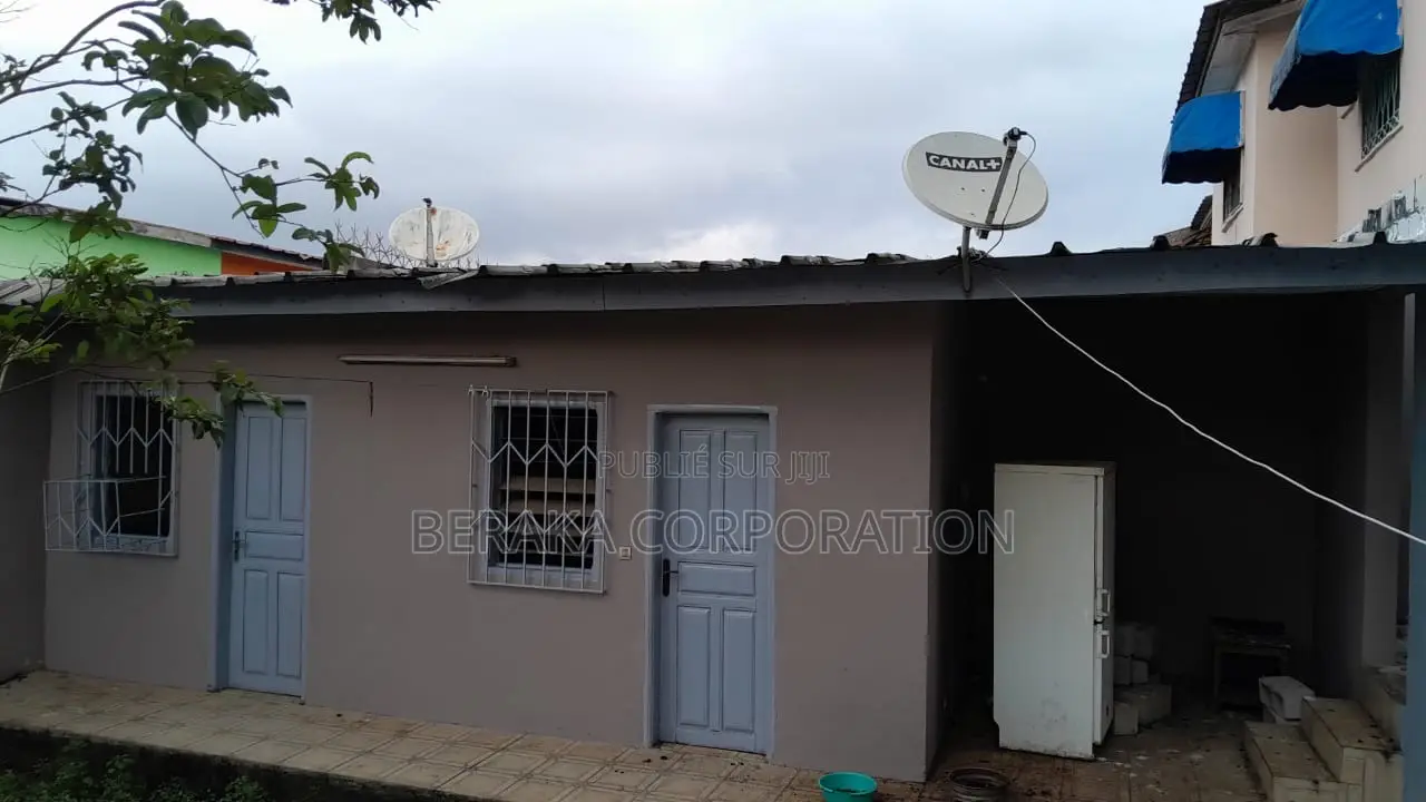 6chbre Maison dans Beraka Corporation, Cocody à Vendre