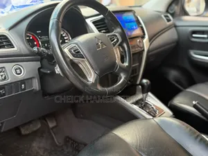 Mitsubishi L200 2022 Argenté