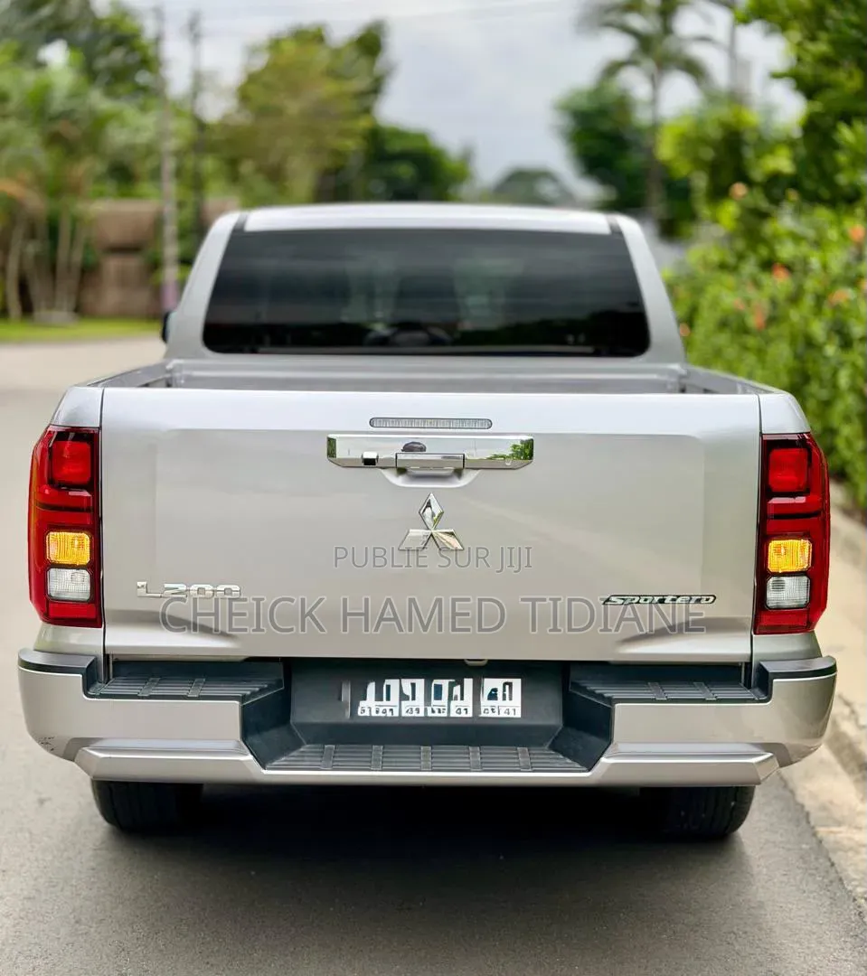 Mitsubishi L200 2025 Gris
