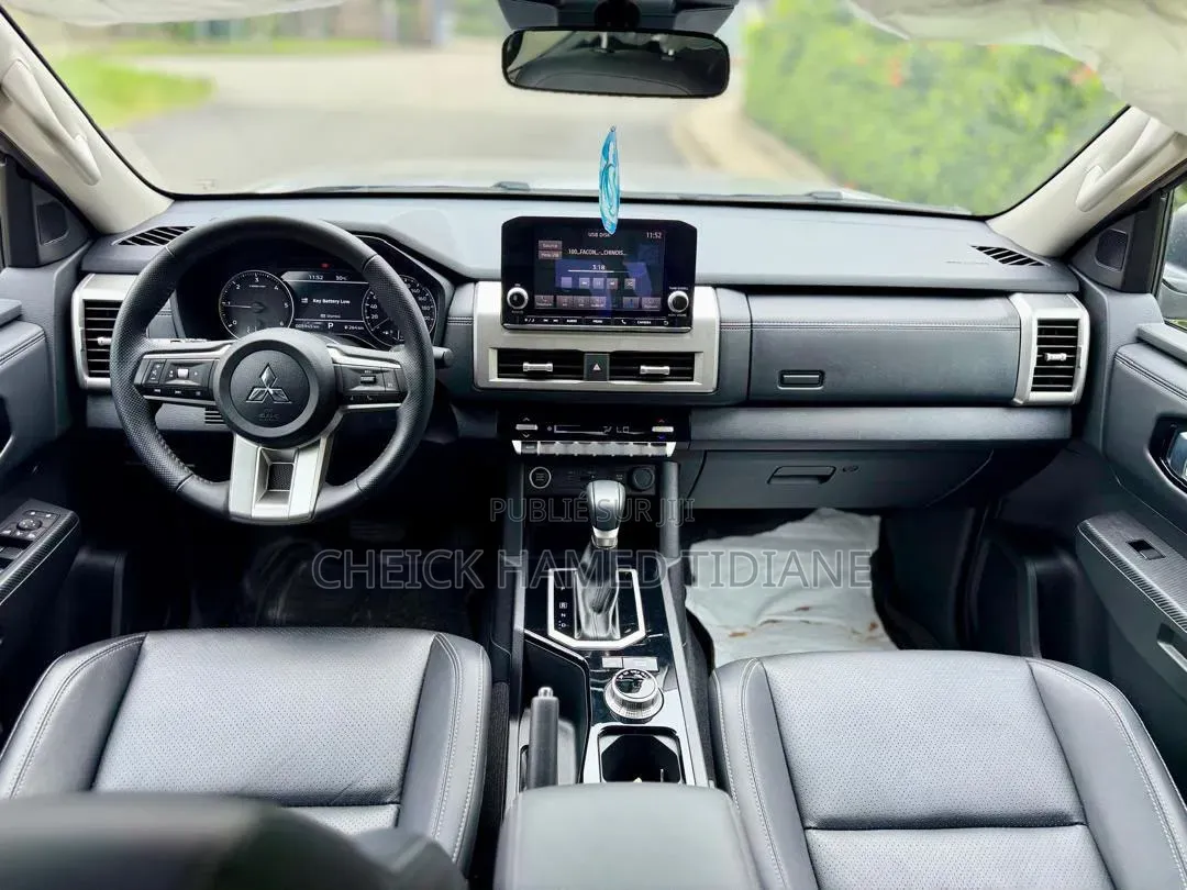 Mitsubishi L200 2025 Gris