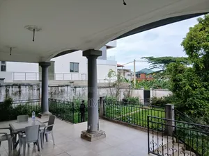 Meublé 8chbre Duplex dans Cocody Riviera à Vendre
