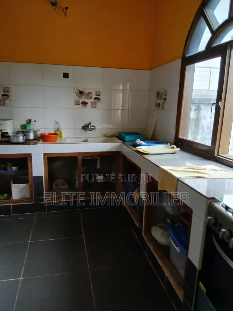 Meublé 8chbre Duplex dans Cocody Riviera à Vendre