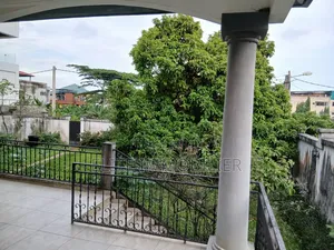 Meublé 8chbre Duplex dans Cocody Riviera à Vendre