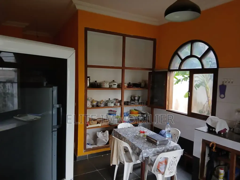 Meublé 8chbre Duplex dans Cocody Riviera à Vendre