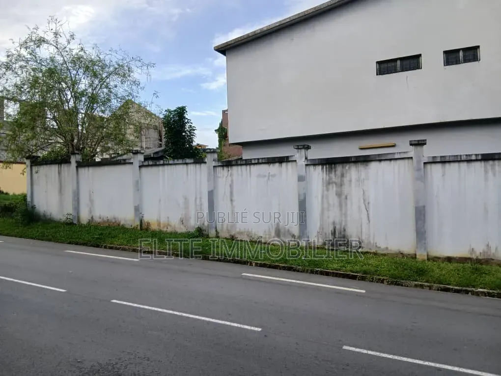 Meublé 8chbre Duplex dans Cocody Riviera à Vendre