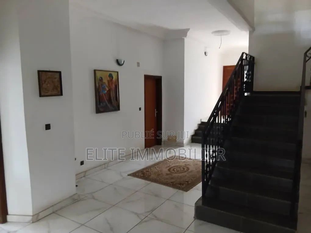 Meublé 8chbre Duplex dans Cocody Riviera à Vendre