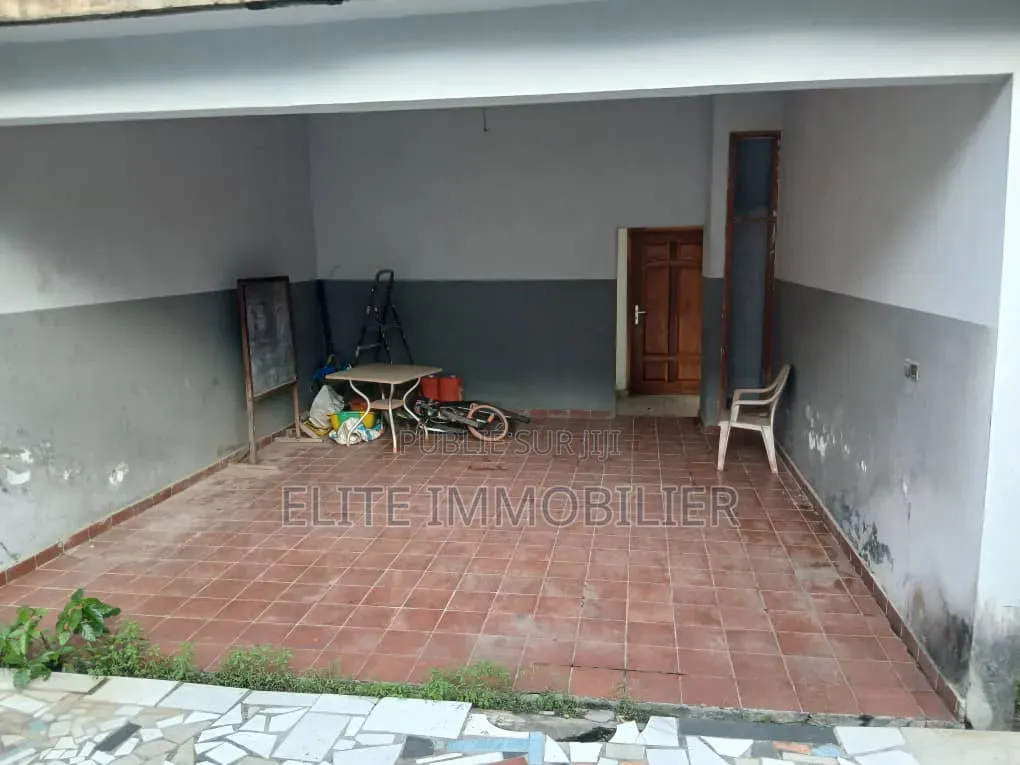 Meublé 8chbre Duplex dans Cocody Riviera à Vendre