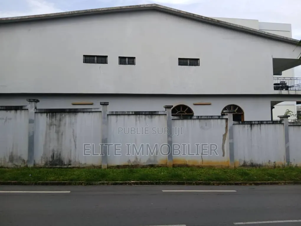 Meublé 8chbre Duplex dans Cocody Riviera à Vendre
