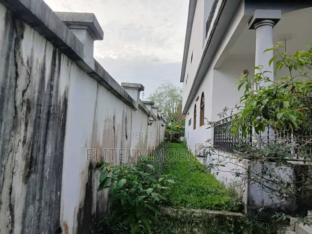 Meublé 8chbre Duplex dans Cocody Riviera à Vendre