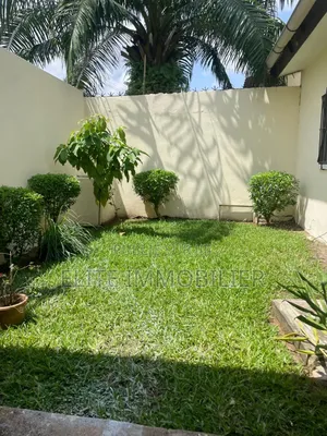 5chbre Villa dans Deux Plateaux, Cocody à Louer
