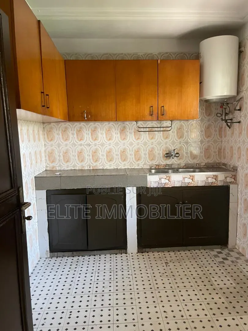 5chbre Villa dans Deux Plateaux, Cocody à Louer
