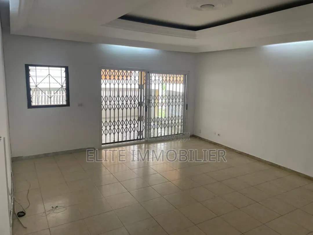 5chbre Villa dans Deux Plateaux, Cocody à Louer