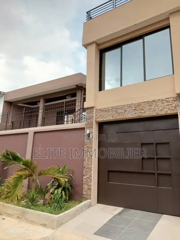 4chbre Duplex dans Sipim 4 Riviera, Cocody à Vendre