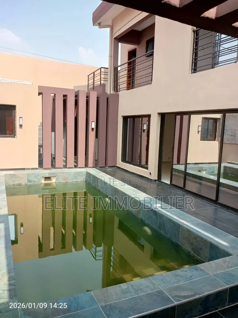 4chbre Duplex dans Sipim 4 Riviera, Cocody à Vendre