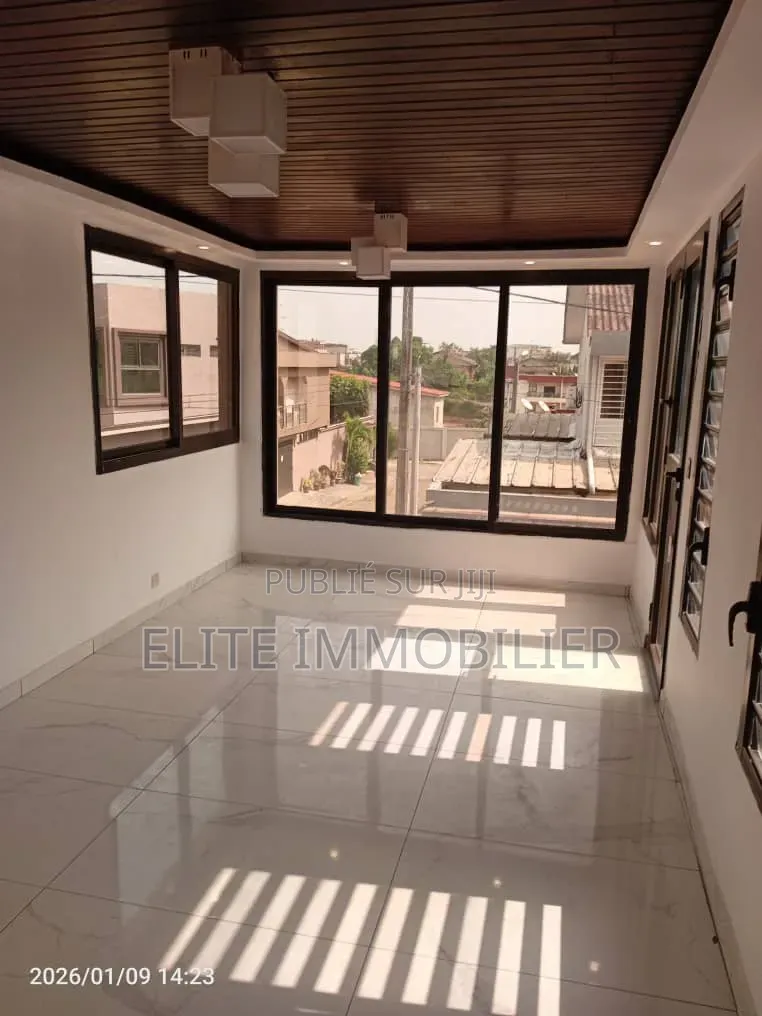 4chbre Duplex dans Sipim 4 Riviera, Cocody à Vendre